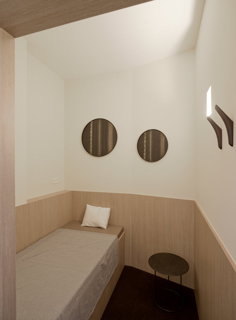 Sunrise Lounge renovation featuring HPL by Unilin Panels transports travelers to warmer destinations